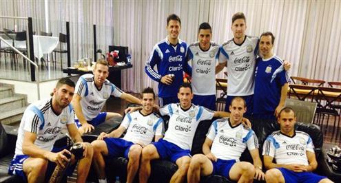 صورة.. راقصو التانجو: لا شيء يعلو فوق مباراة إسبانيا وتشيلي